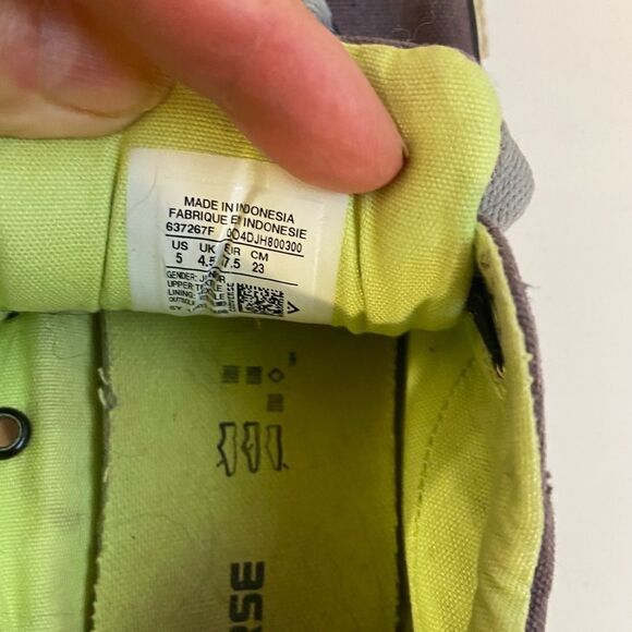 Gray converse with lime green youth size 5 - Picture 3 of 6
